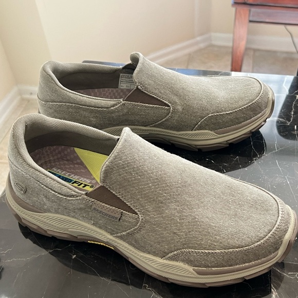 New w/o box men’s Sketchers Relaxed Fit Respected - Fallston. Size 11. Taupe. - Picture 6 of 12